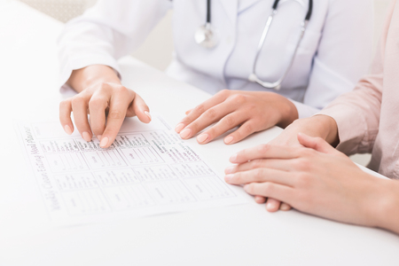 Doctor nutritionist showing rules of balanced eating to female patient, copy spaceの写真素材