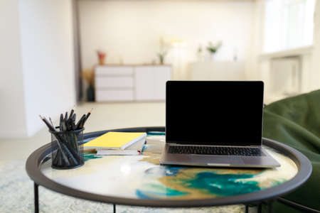 Modern Laptop With Black Empty Screen On Table, Mockupの写真素材