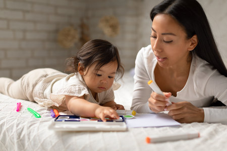 Korean Mommy And Baby Daughter Painting Together At Homeの写真素材