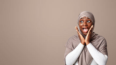 Surprised Black Muslim Lady Looking At Copy Space With Excitementの写真素材