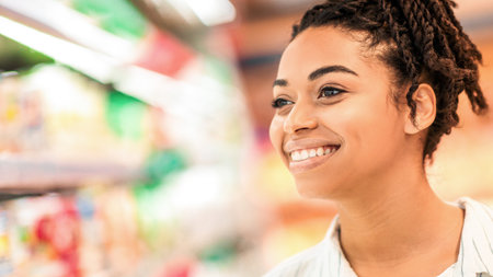Happy Black Female Customer In Supermarket, Woman Doing Grocery Shoppingの写真素材