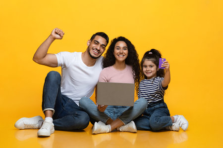 Happy Excited Family With Laptop And Credit Card Making Online Shoppingの写真素材
