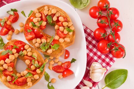 Friselle with tomatoes and chickpeas.