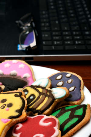Cookies made with butter and decorated with various figures such as a cat, chicken, bee, mushrooms,...