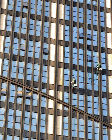 window washers working on the modern buildingのeditorial素材