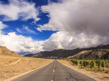Asphalt road at Yunnanの写真素材