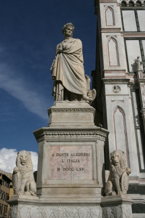 The monument to Dante Alighieri in Florenceの写真素材