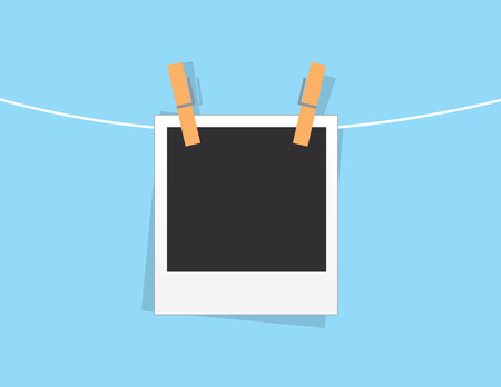 Single blank photo hanging from stringのイラスト素材