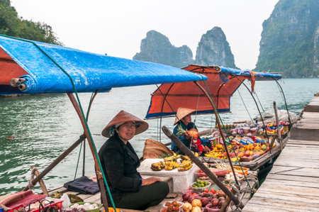 Markets for Water in Ha Long Bay - Vietnamのeditorial素材