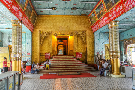 Botataung Paya Complex in Rangoonのeditorial素材