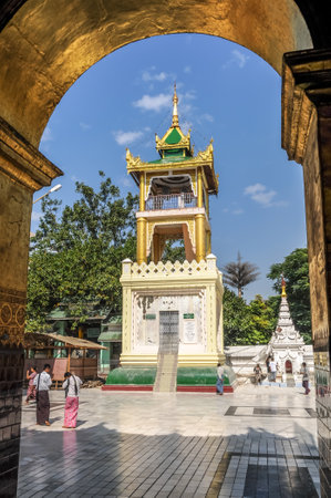 Maha Muni Complex in Mandalay - Myanmarのeditorial素材