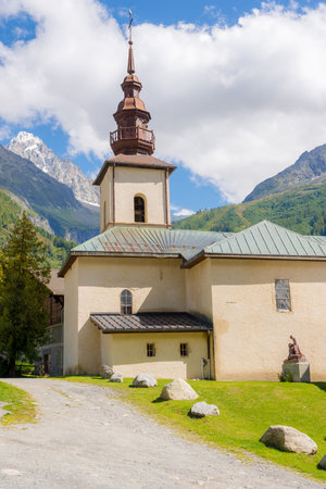 ARGENTIERE, FRANCE - AUGUST 27,2014 - Church Saint Pierre d Argentiere.Argentiere is a picturesque skiing, alpine walking and mountaineering village in the French Alps, part of the commune of Chamonix Mont Blanc.のeditorial素材