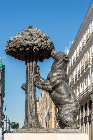 MADRID,SPAIN - APRIL 25,2016 - Madrid Official Symbol - The Bear and The Strawberry Tree. Madrid is the capital of Spain.のeditorial素材