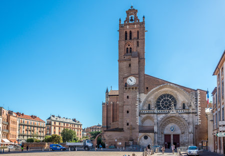 TOULOUSE,FRANCE - AUGUST 30,2016 - Cathedral of Saint Etienne in Toulouse. Toulouse is the capital city of the southwestern French department of Haute-Garonne, as well as of the Occitanie region.のeditorial素材