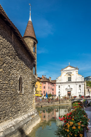 ANNECY, FRANCE - SEPTEMBER 2.2016 - View at the Church of Saint Francois de Sales from Ille de Palace in Annecy. Annecy is the largest to the city of Haute Savoie department in the Auvergne Rhone Alpes region in southeastern France.のeditorial素材
