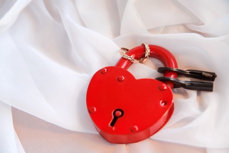 The padlock in the form of the heart with the keys and rings on itの写真素材