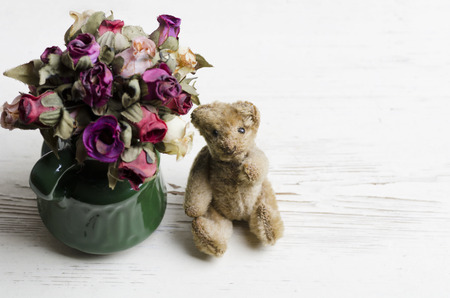 Old worn out teddy bear on wooden tableの写真素材