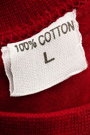 a t-shirt tag with 100% cotton writen on it