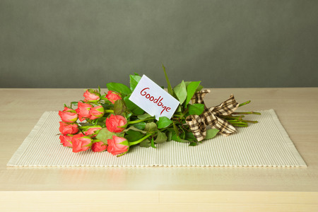 bouguet of roses with card with goodbye textの写真素材