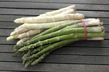 asparagus on the wooden tableの写真素材