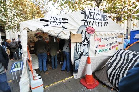 London, UK - 19 Nov, 2011: Occupy London protesters in front of Saint Paul Cathedralのeditorial素材