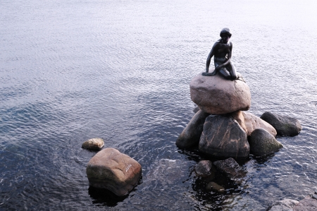 Copenhagen, Denmark - December, 2011: The famous statue of Little Mermaid in Copenhagen, Denmark のeditorial素材