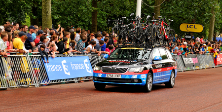 London, UK, July 7, 2014  The caravan of the Garmin-Sharp team arrive at The Mall, approaching the finish line of the third stage of the Tour de France のeditorial素材