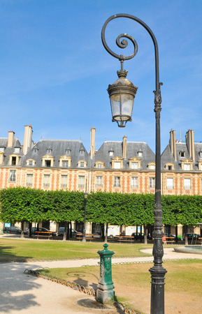 Place des Vosges (Place Royale), major landmark in Paris, located in Marais district.のeditorial素材