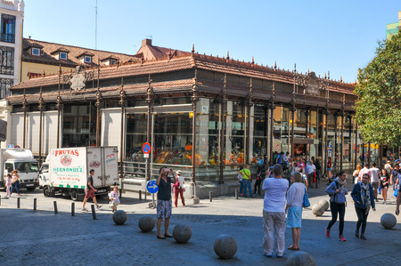 Madrid, Spain - April 10, 2016: Tourists visit the Market (Mercado de San Miguel), major commercial landmark in central Madrid, Spainのeditorial素材