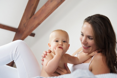 Close up portrait of a mother and child smilingの写真素材