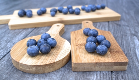 Fresh blueberries on bamboo cutting board.の写真素材