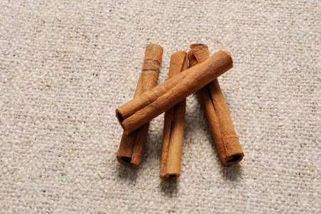 Cinnamon sticks on an organic linen fabricの写真素材