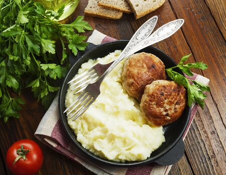 Burgers and mashed potatoes in the frying panの写真素材