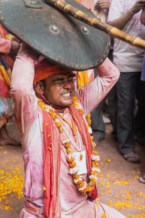 Barsana, India - February 24, 2018 - Lathmar Holi Festival - Women Beat Men With Bamboo Sticks Until Man Gives Upのeditorial素材