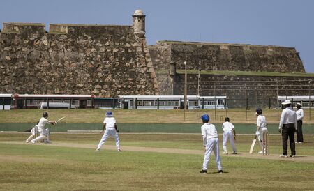 Galle, Sri Lanka - 2019-04-01 - STeenagers Practice Cricket Under League Coach Supervision.のeditorial素材