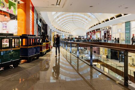 DUBAI, UAE, MAR 19, 2018: Shopper takes photograph of train on the third floor of the Dubai Mallのeditorial素材