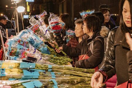 New York City, New York, Feb 14, 2018: Women buy Valentine flowers in New York Cityのeditorial素材