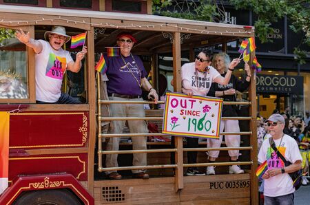 SAN FRANCISCO, CALIFORNIA, JUNE 24, 2018:  GAY PRIDE PARADE - Seniors who declared being gay since 1960 ride in floatのeditorial素材