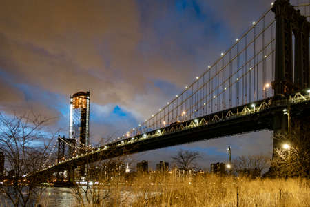 BROOKLYN, NEW YORK, MAR 27, 2018: Manhattan Bridge, as seen from Dumbo Park just before sunsetのeditorial素材