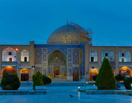 Kashan, Iran - 2019-04-14 - Naqshe Cehan Square after sunset during blue hour.のeditorial素材