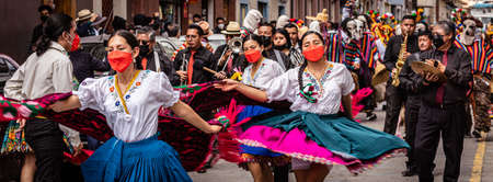 cuenca, Ecuador, Dec 24, 2021 - People dance in the traditional Traveling Child Pase del Nino Christmas Eve Parade.のeditorial素材
