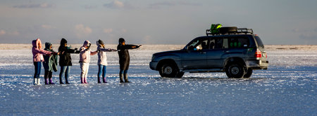 Uyuni, Bolivia, 01182023 - People pose for photographs on the Bolivian Salt Flats.のeditorial素材