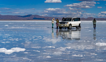 Uyuni, Bolivia, 01182023 - People pose for photographs on the Bolivian Salt Flats.のeditorial素材