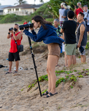 Honolulu, Hawaii/USA - 2022-08-20 - Shaka Filming Hukilau - people gather to photpgraph the event.のeditorial素材