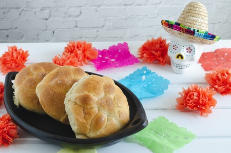 Mexican traditional celebration of the day of the dead. Bread of the dead. Wood backgroundの写真素材
