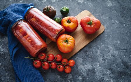 Different kinds and presentations of tomatoes.