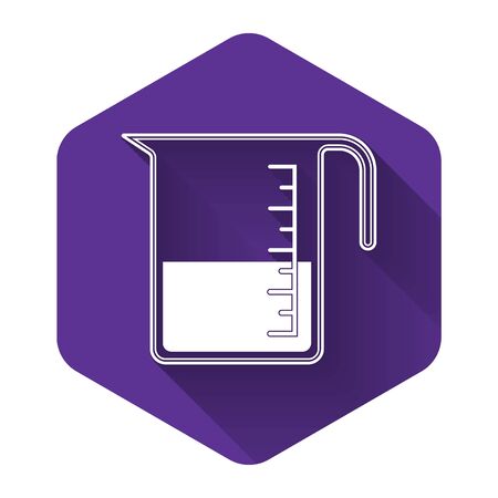 White Measuring cup to measure dry and liquid food icon isolated with long shadow. Plastic graduated beaker with handle. Purple hexagon button. Vector Illustrationのイラスト素材