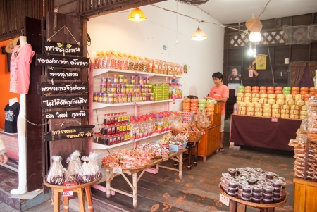 Ayothaya, Thailand - November 2, 2013  Ayothaya Floating Market a tourist attraction for the newly emerging soon in Ayutthaya   Many visitors, both in Thailand and overseas visitors , more than a million people のeditorial素材