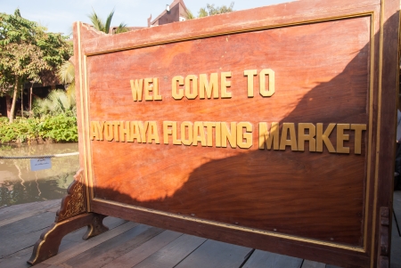 Ayothaya, Thailand - November 2, 2013  Ayothaya Floating Market a tourist attraction for the newly emerging soon in Ayutthaya   Many visitors, both in Thailand and overseas visitors , more than a million people のeditorial素材