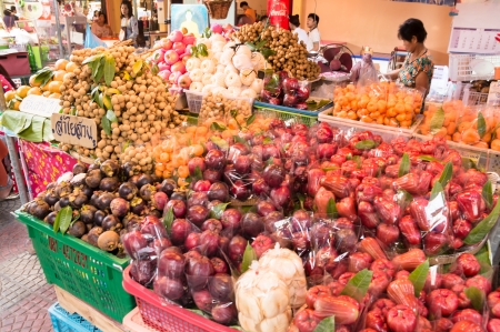 Samutsongkhram, Thailand- January 4, 2014: Unknown seller who sells souvenirs, a traditional Thai at Amphawa Floating market, the most popular floating market in Thailand. のeditorial素材